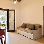 Сasa de vacaciones Charmante Maison à Avec Piscine Partagée