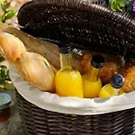 Сasa de vacaciones Charmante Maison à Avec Piscine Partagée *