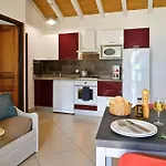 Сasa de vacaciones Charmante Maison à Avec Piscine Partagée
