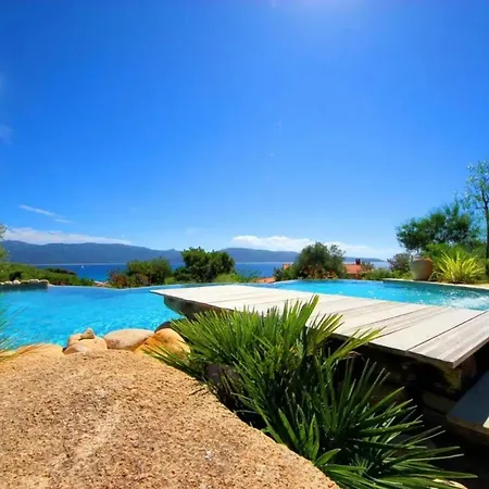 Charmante Maison A Avec Piscine Partagee オルムト