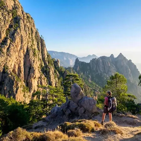 Charmante Maison A Avec Piscine Partagee