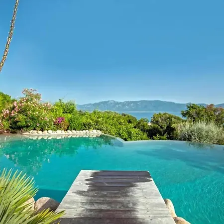 Charmante Maison A Avec Piscine Partagee *