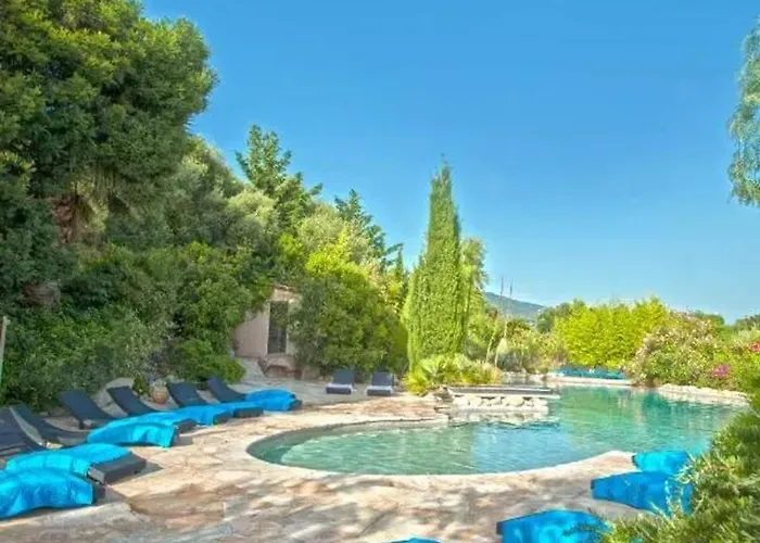 펜션 Charmante Maison A Avec Piscine Partagee 오므또