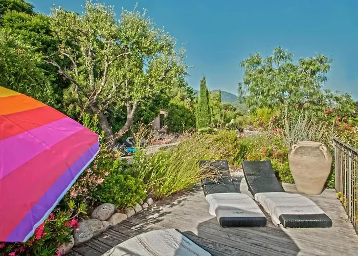 Charmante Maison A Avec Piscine Partagee *