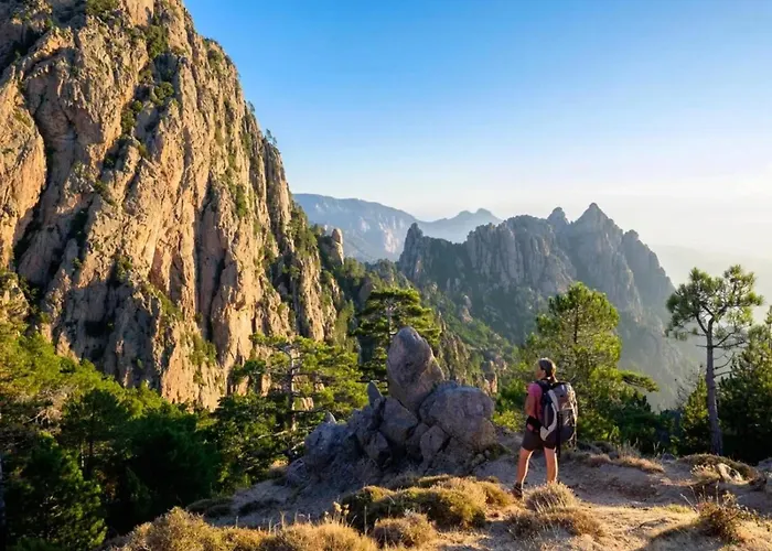 Charmante Maison A Avec Piscine Partagee