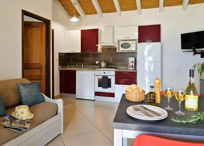 펜션 Charmante Maison A Avec Piscine Partagee
