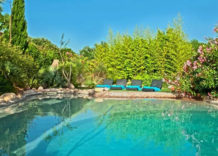 펜션 Charmante Maison A Avec Piscine Partagee 오므또