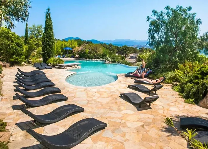 Charmante Maison A Avec Piscine Partagee 펜션